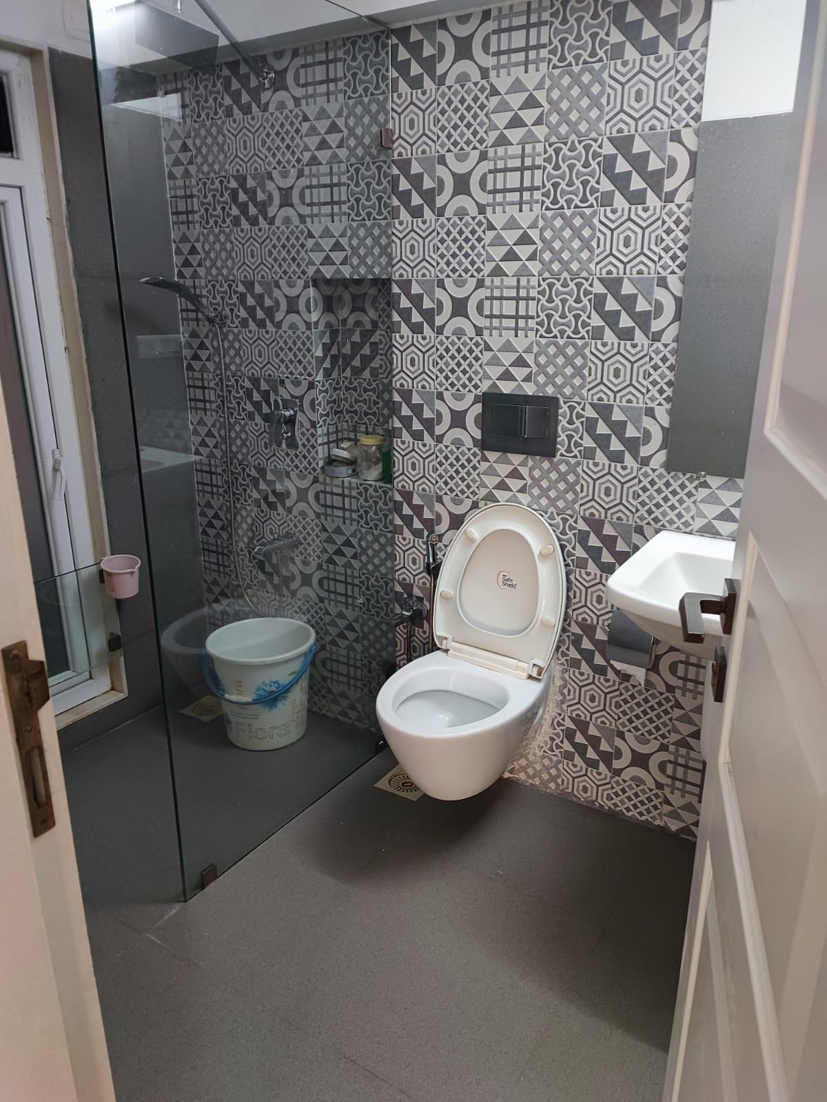 3 BHK Semi Furnished in Kanakia Paris , Bandra East